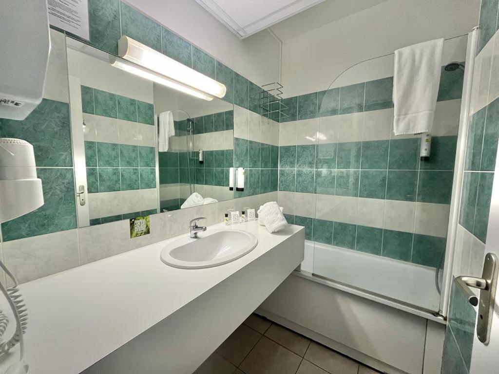 Logis Hotel Sully Le Chateau Saint-Pere-sur-Loire Buitenkant foto