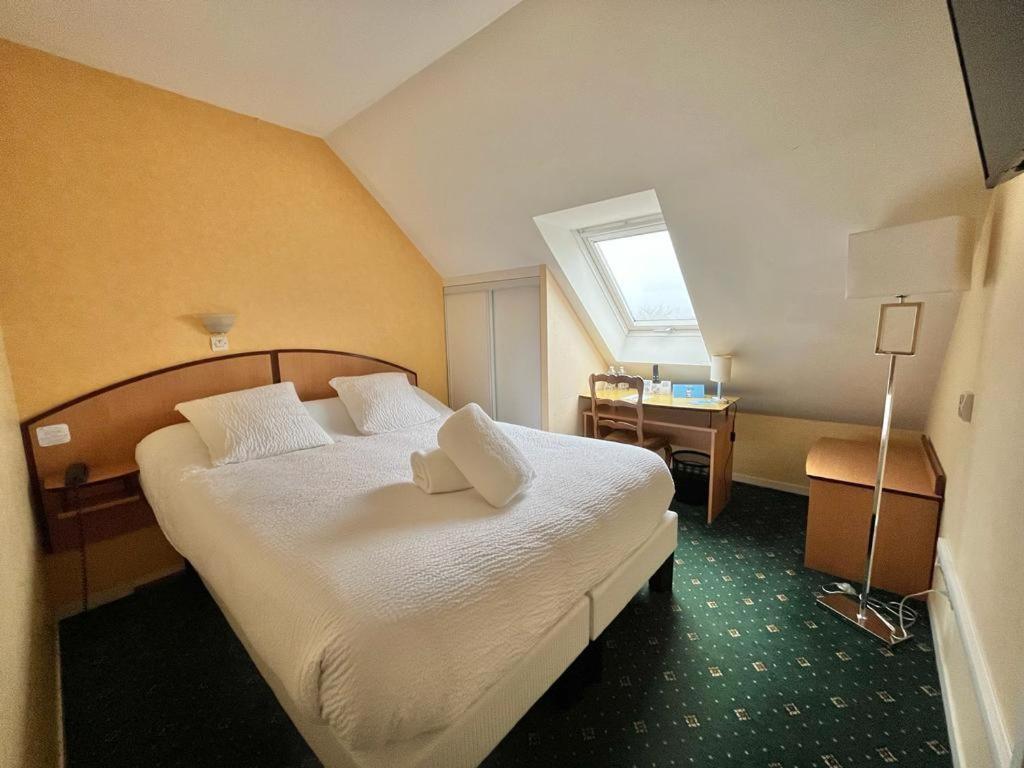 Logis Hotel Sully Le Chateau Saint-Pere-sur-Loire Buitenkant foto
