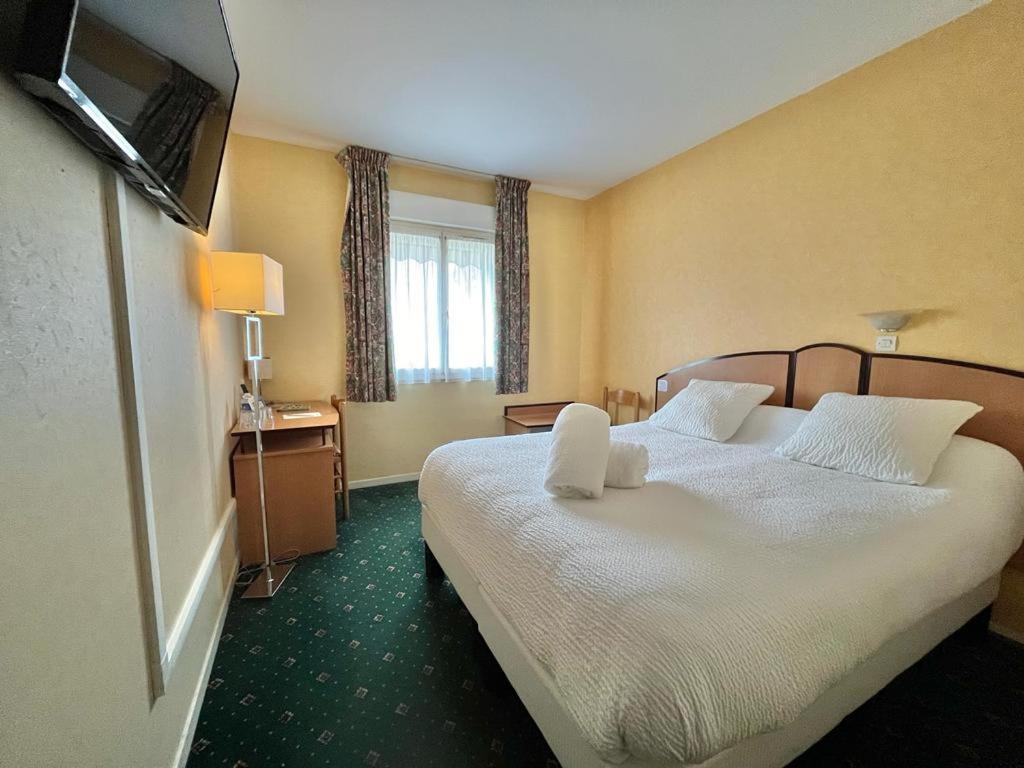 Logis Hotel Sully Le Chateau Saint-Pere-sur-Loire Buitenkant foto